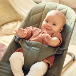 Baby Björn® Bouncer Bliss Cotton Kroonblad Quilt Zandgrijs