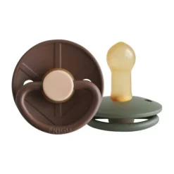 Frigg Fopspeen Little Viking Cocoa/Olive T2 6-18 mnd (2 stuks)