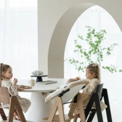 Kidsmill Up! Kinderstoel Incl. Kunststof Babyset Oatmeal - Beuken Zwart